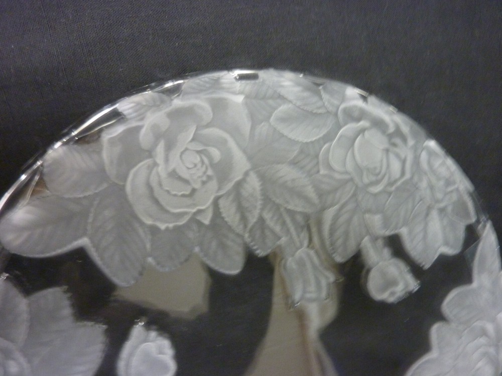 STUDIO NOVA WINTER ROSE PATTERN ROUND CRYSTAL PLATTER 14" DIAMETER NIOB