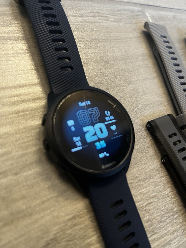 Garmin forerunner 165 With Box And Bands