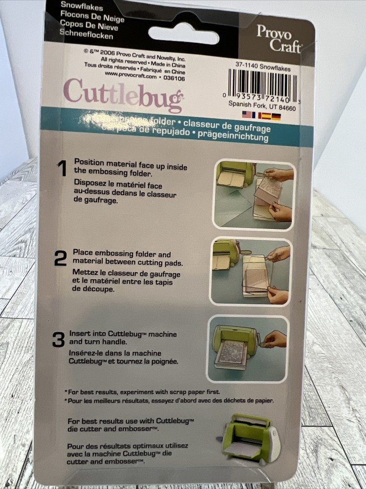 Cuttlebug Provo Craft Plastic 3D Embossing Folder snowflakes
