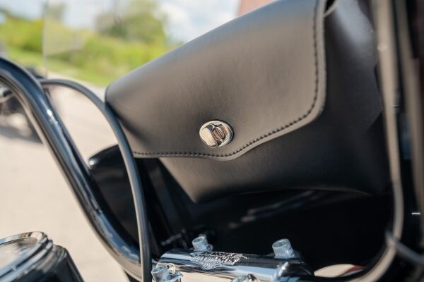 Willie & Max 59513-00 Universal Revolution Windshield Bag - Black