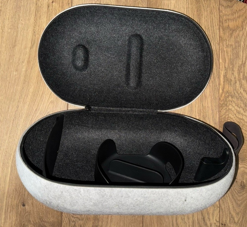 Pre-Owned Official Compact Carrying Case for Facebook Oculus Quest 2