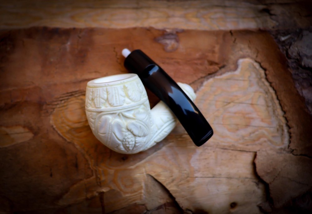 Half BentModel Grape Leaf Pattern Meerschaum Pipe With Leather Case-Astaş Meers.