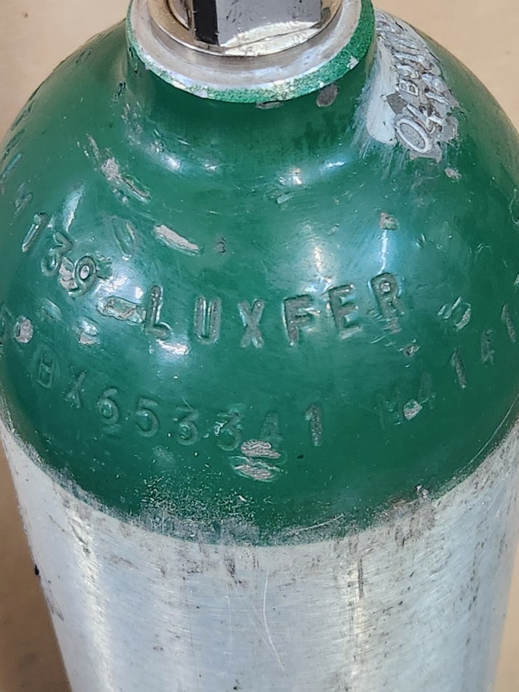 Medical Oxygen Tank Size E  Empty  UN 1072