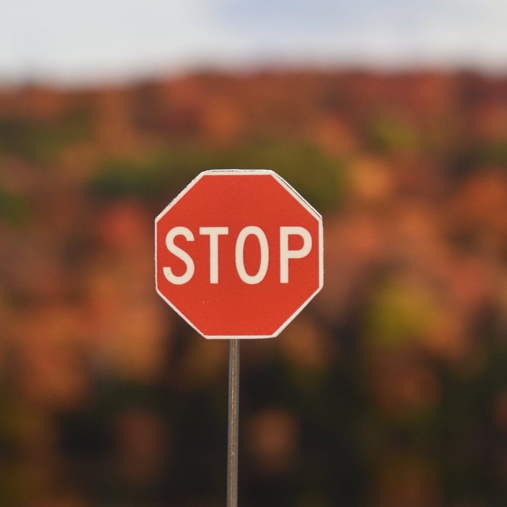 O Scale - Modern Stop Sign - 2 Pack