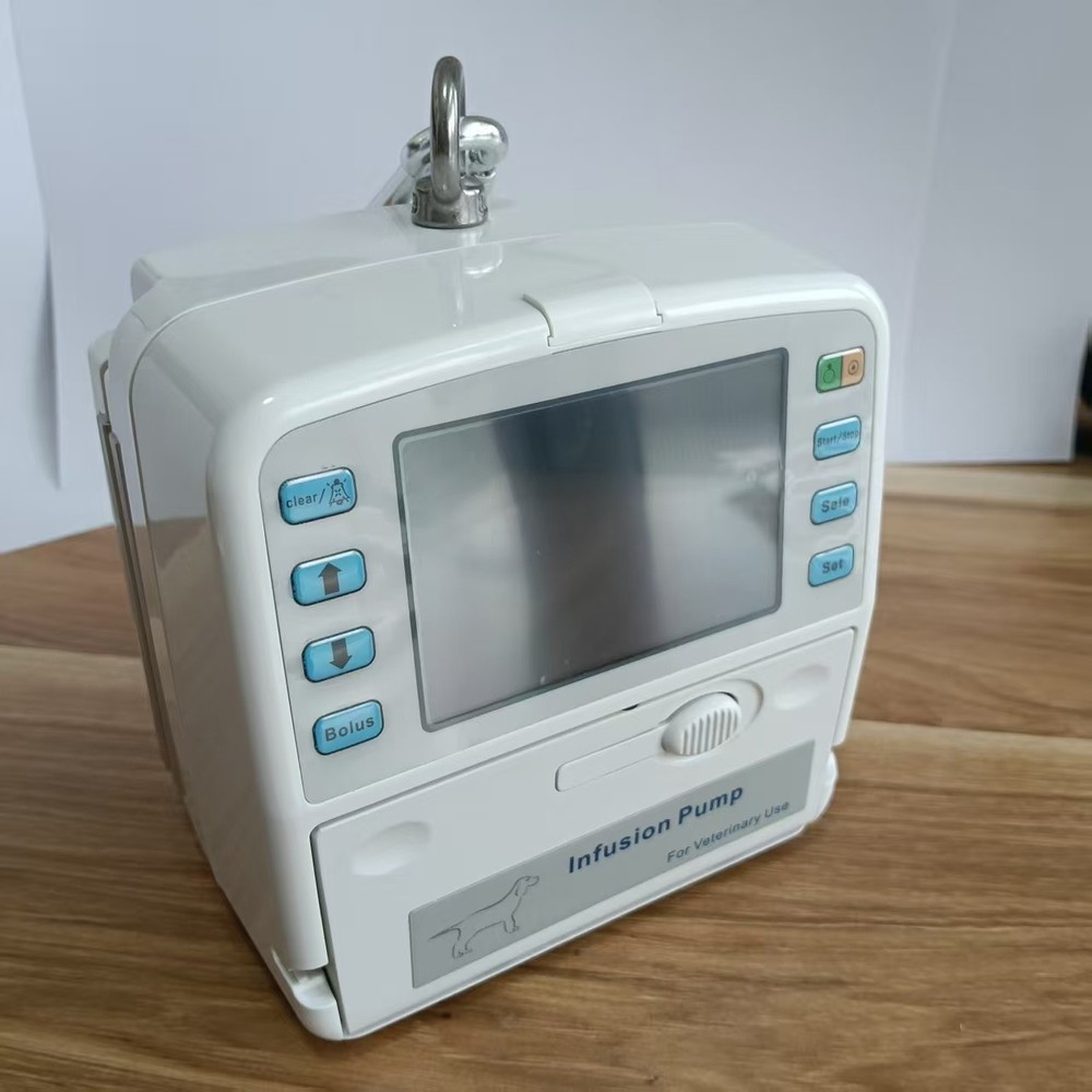 With heating and real-time alarm function, touchscreen infusion pump