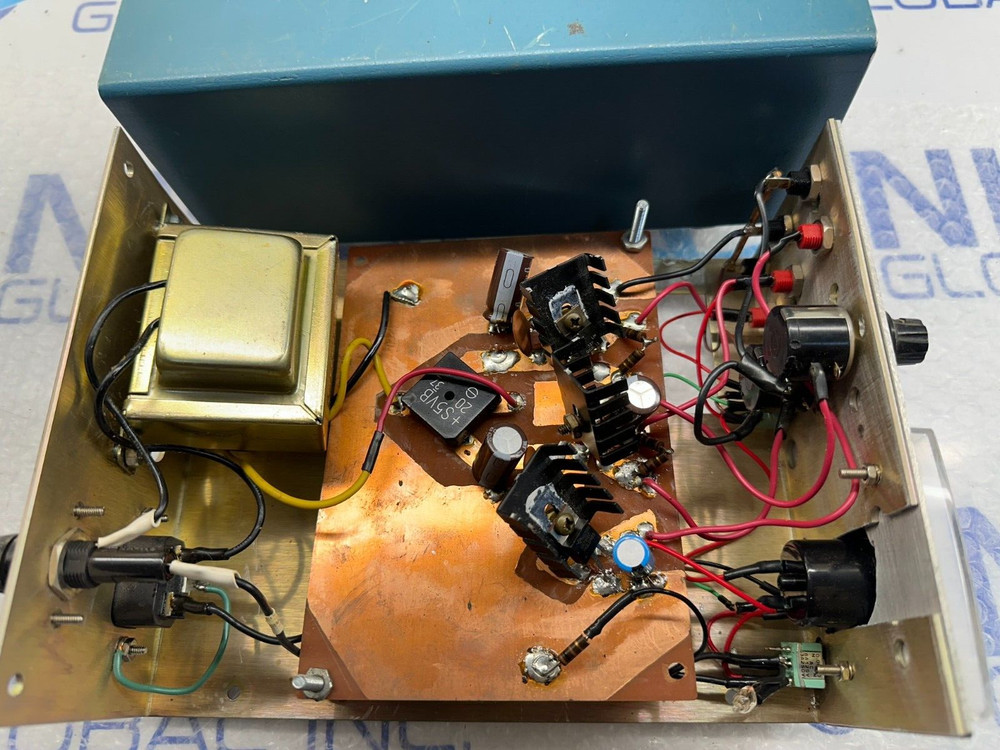 RADIO SHACK DC POWER SUPPLY