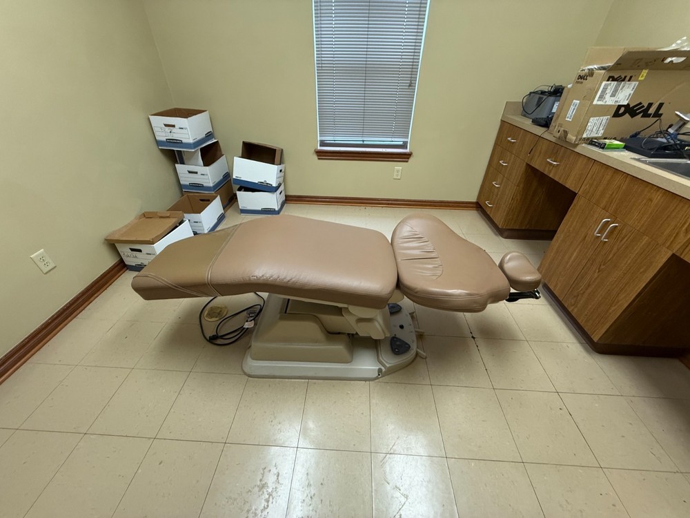 Boyd E-2000CB Dental Surgical Exam Chair ** Non-Working **