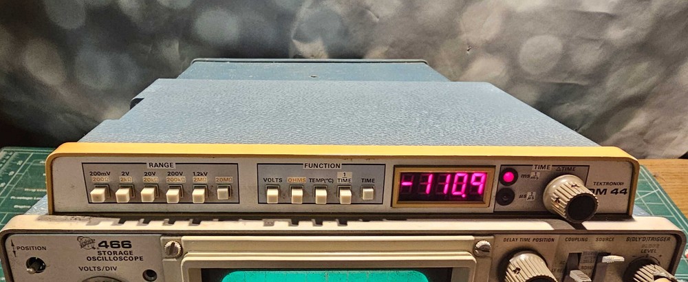 Tektronix 466 Storage Oscilloscope + DM44