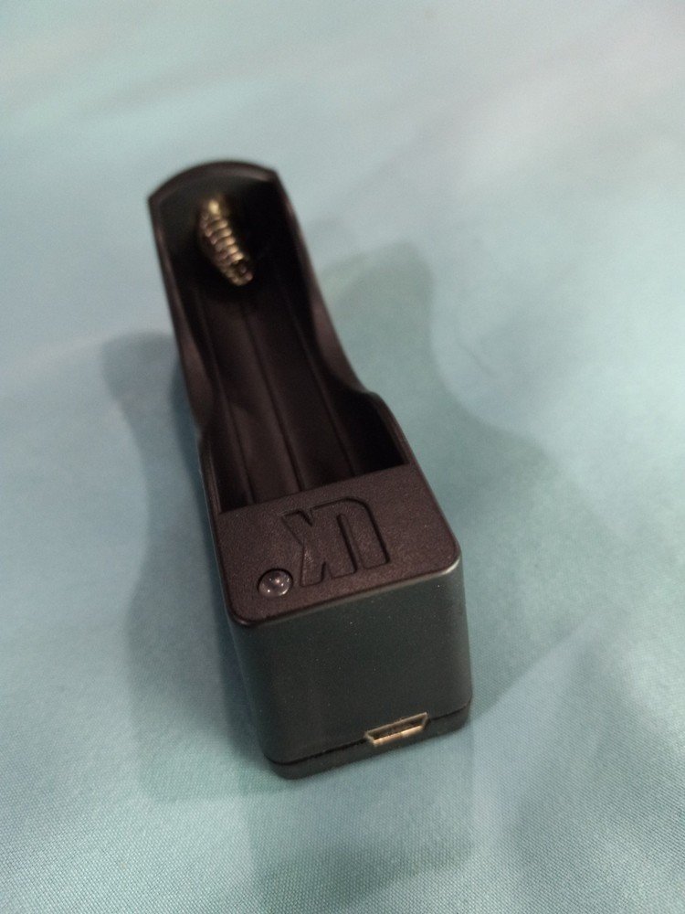 Underwater Kinetics Charge Cradle for Aqualite, accepts mini USB cable.