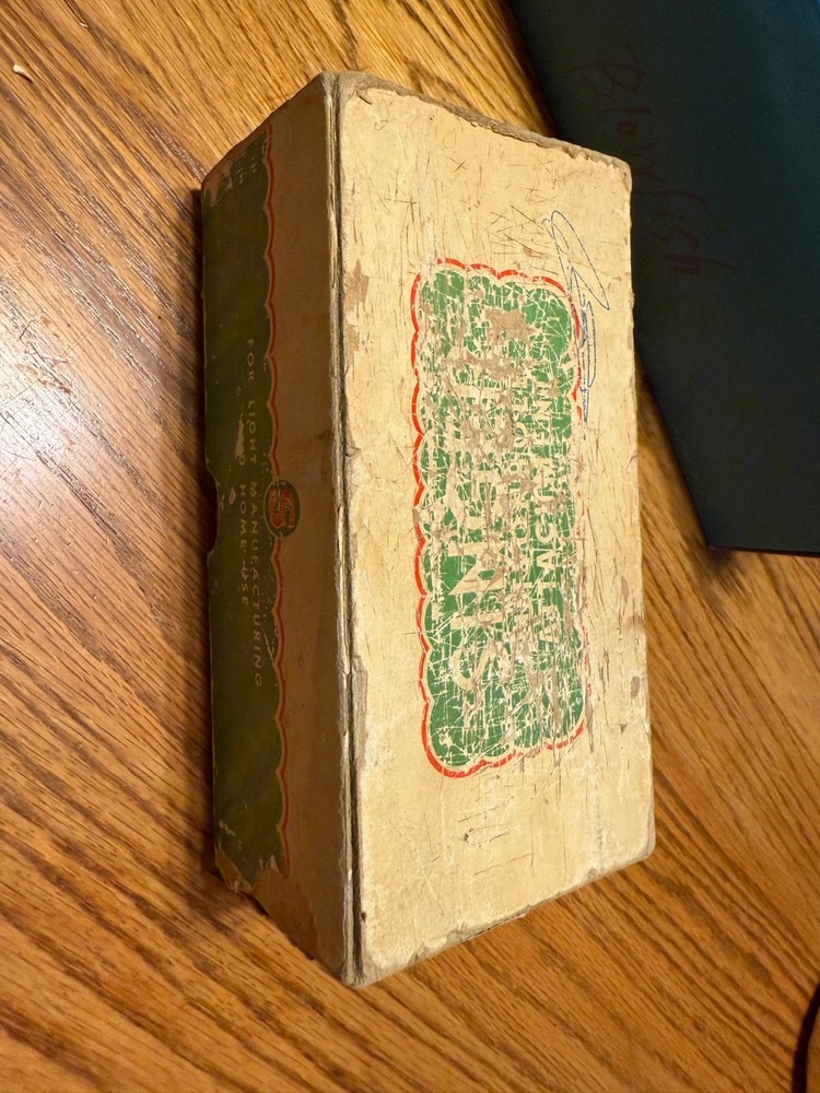 Antique 1938 Singer Sewing Machine/Accessories