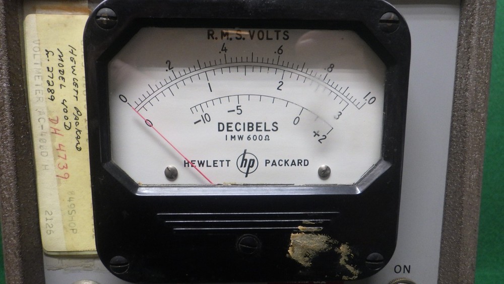 Vintage Hewlett Packard 400D Vacuum Tube Voltmeter Powers On/Untested
