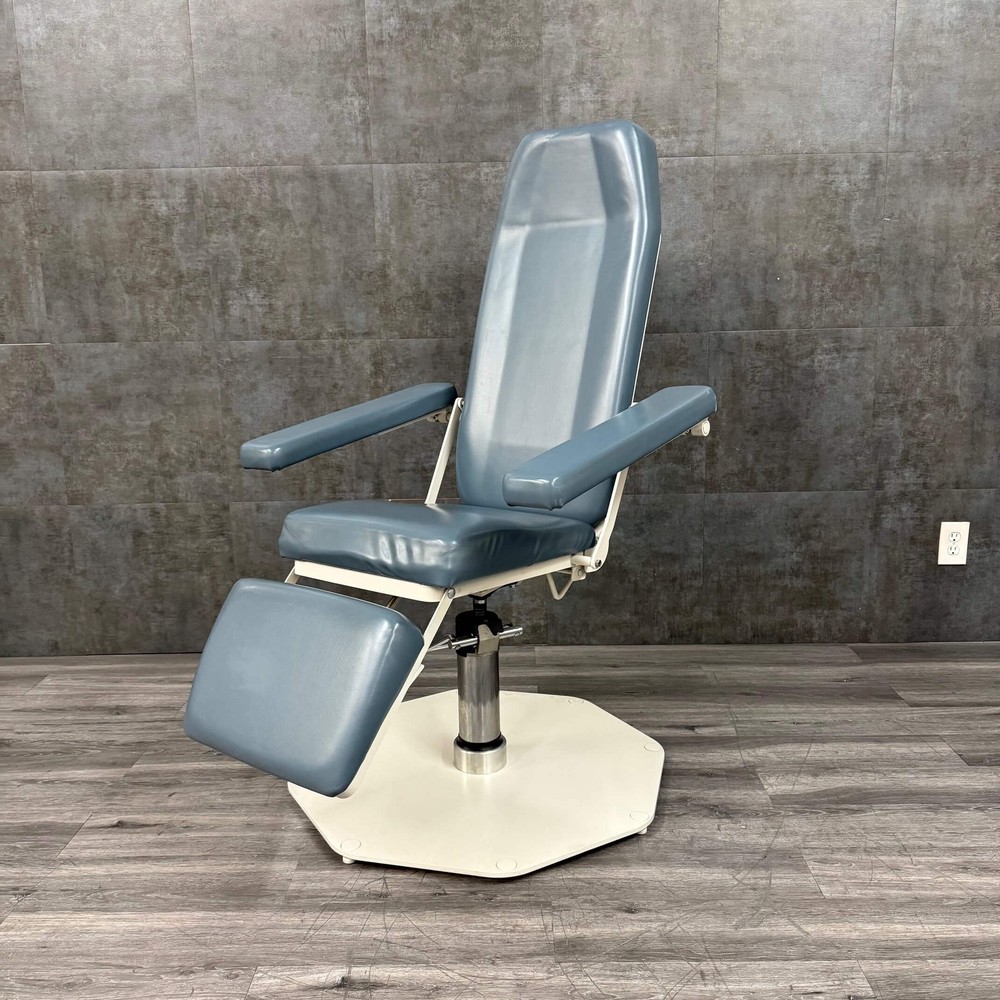UMF 8675 Phlebotomy Chair