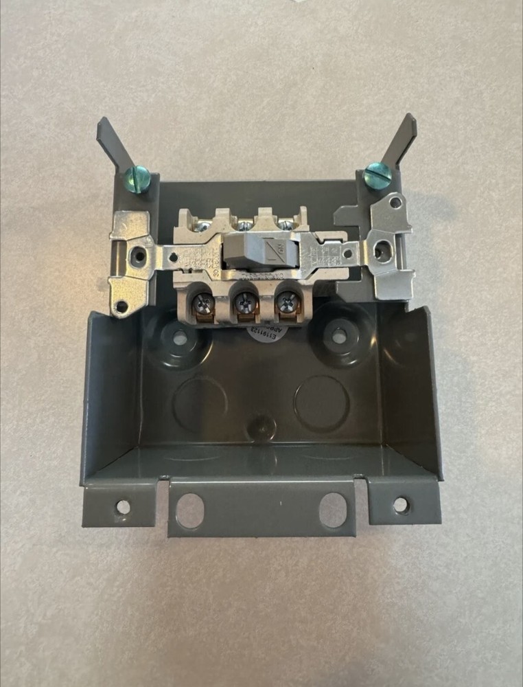 SQUARE D Type 3R Enclosure 9991 Type / KE3 W/3 pole Switch