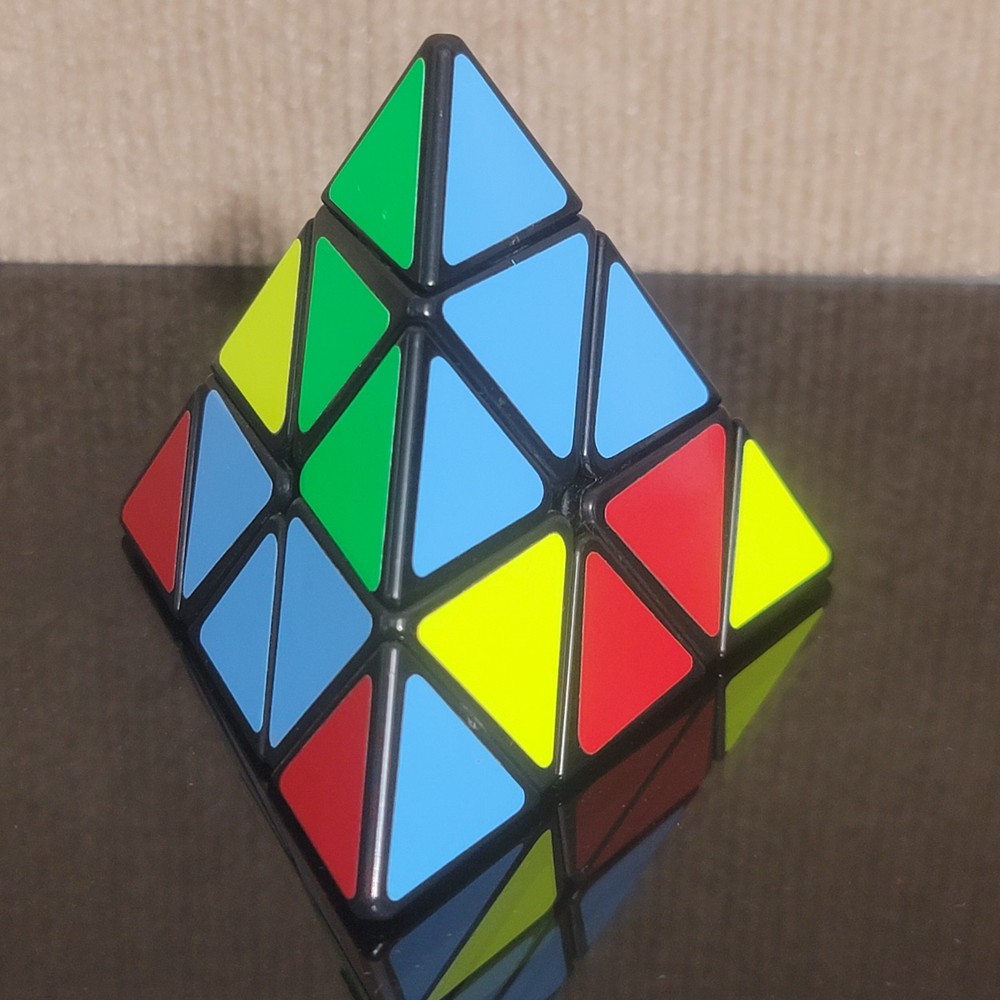 Pyramid Pyraminx Speed Cube Magic Twist 3D Puzzle Brain Teaser