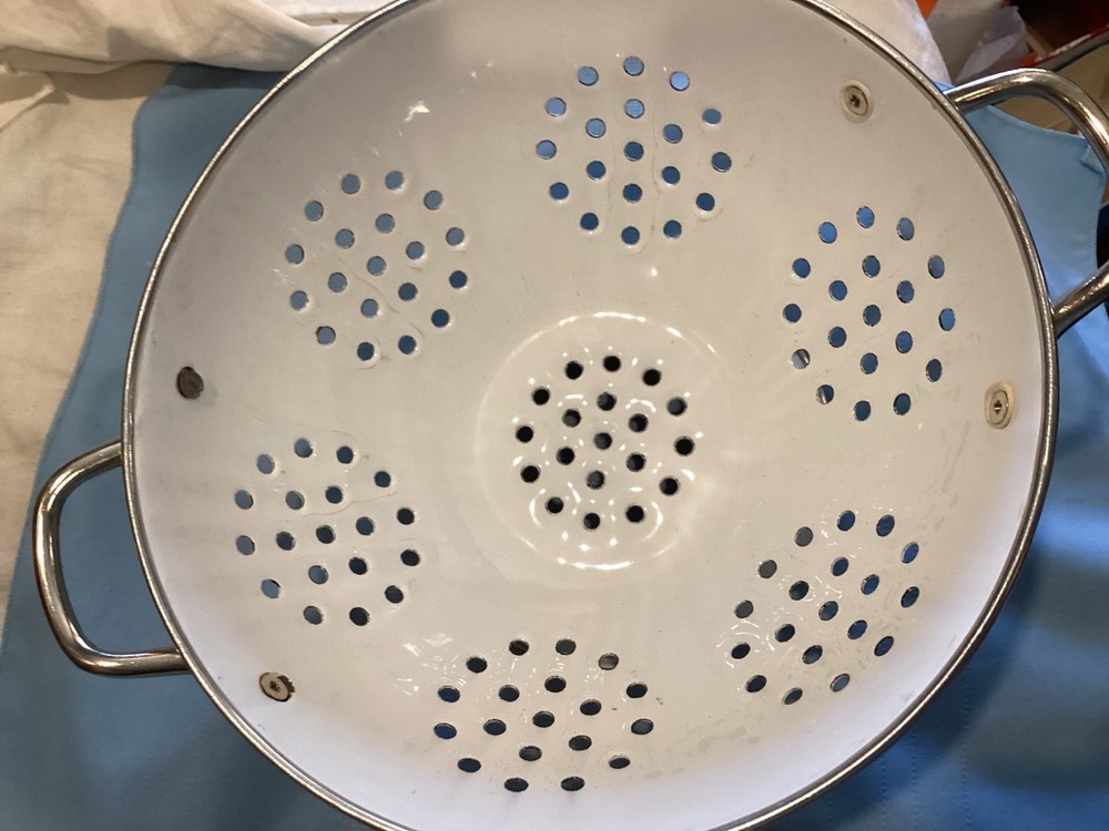 New White Pedestal Enamelware Fruit Decor Colander