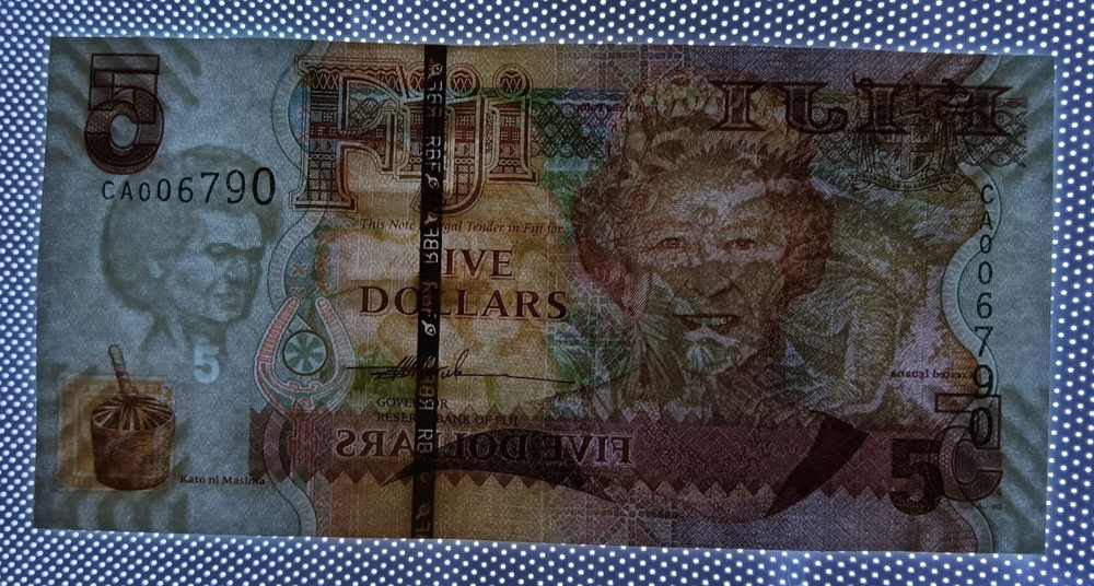 Fiji 5 Dollars 2007 UNC Gold Sec Strip LOW serial