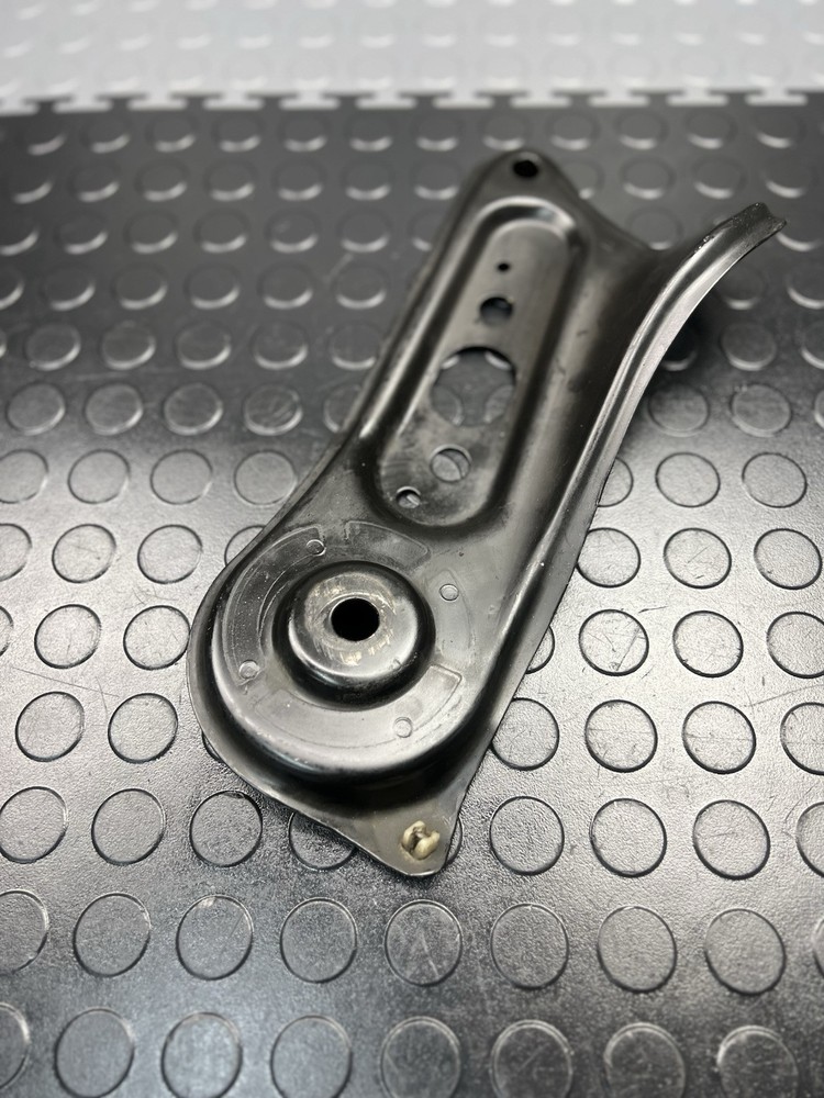 2004 LEXUS ES330 RIGHT SIDE ENGINE LOWER CRADLE SUBFRAME LOWER BRACKETOEM