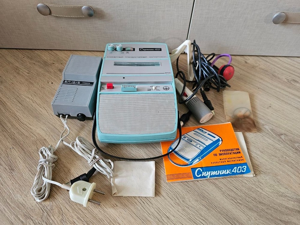 Cassette tape recorder Sputnik-402
