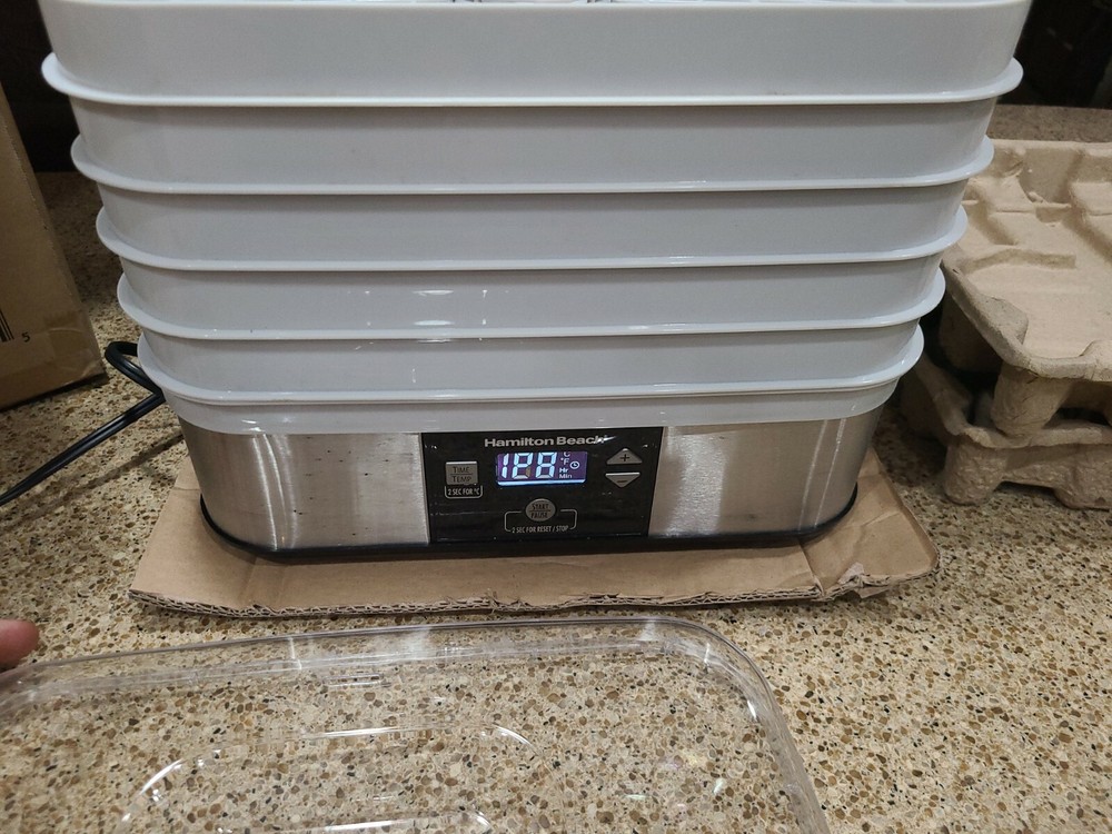 Hamilton Beach 32100A Food Dehydrator - Cracked lid