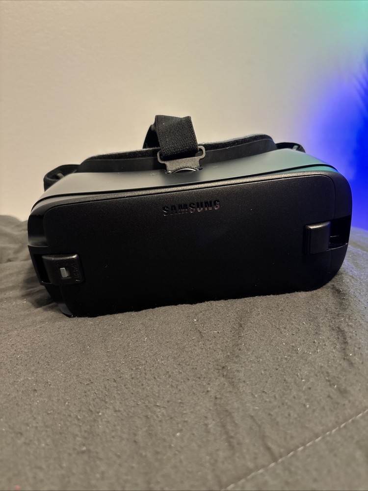 Samsung Gear VR Oculus Virtual Reality Headset Smartphone Gaming