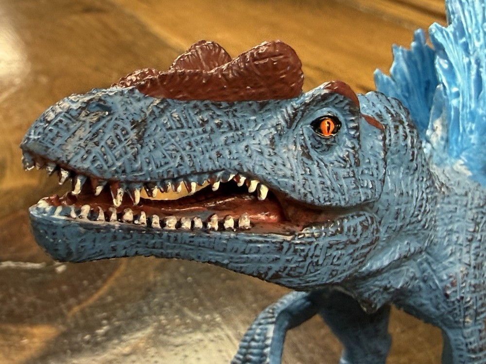 Dynamic Triple spine Spinosaurus dinosaur model