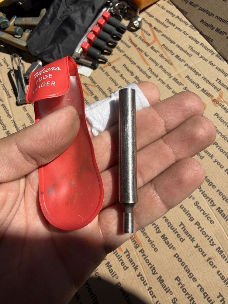A MICRO EDGE FINDER