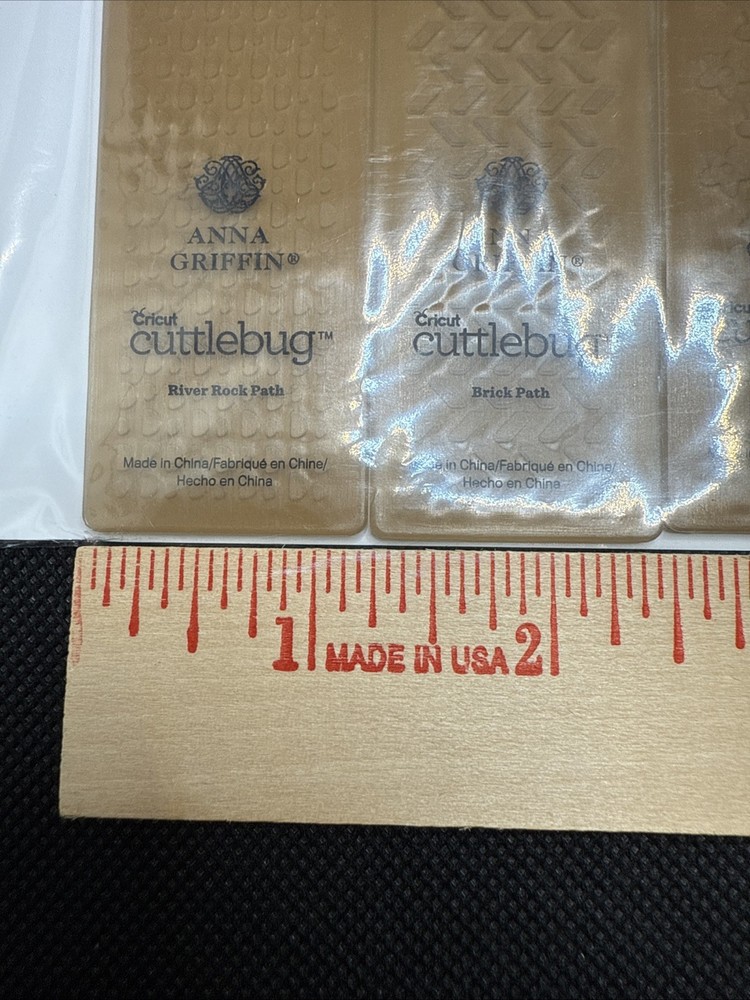 Anna Griffin Cuttlebug Path Set - River Rock Brick Floral path Embossing Folder