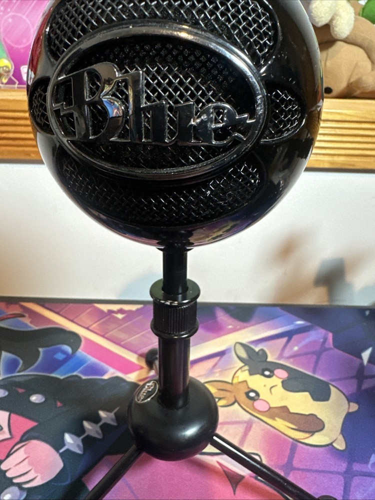 Yeti Snowball Black Microphone & Adjustable Tripod