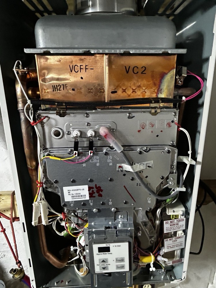 Rinnai V75IN Internal Tankless Water Heater 180k Btu 7.5gpm SCRATCH/DENT UNIT