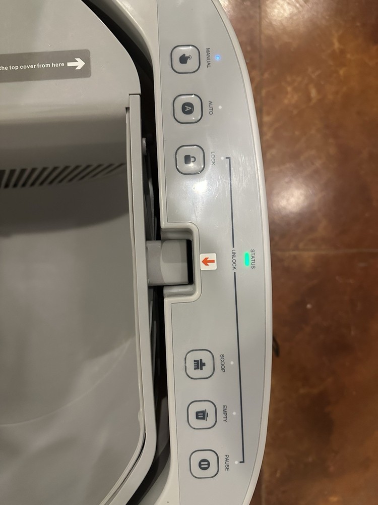 FUROOMATE SELF CLEANING LITTER BOX LARGE AUTOMATIC CAT LITTER BOX - WHITE