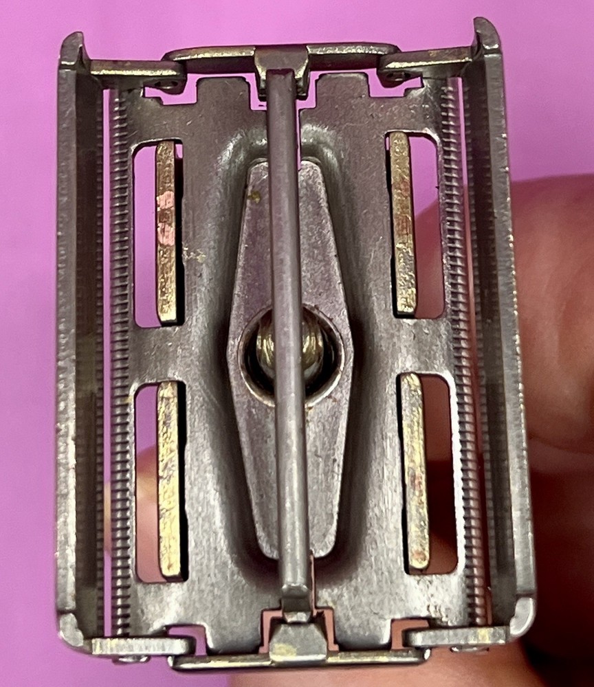 GILLETTE MENS 2 SIDED SAFTY ADJUSTABLE RAZOR. U. S. A.