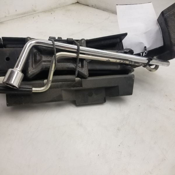 2007 LEXUS LS460 JACK AND TOOL KIT