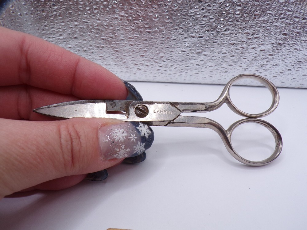 VTG Mini Button Hole Scissors Larkin