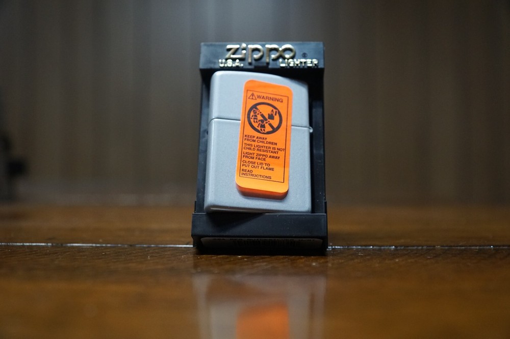 DESIGN QUICKSILVER MATTE ZIPPO LIGHTER MINT IN BOX 1998