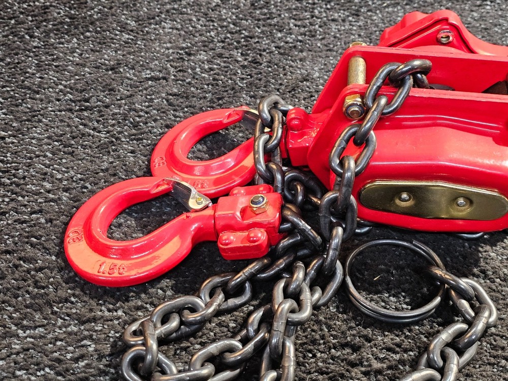 American Power Pull 1.5 Ton Chain Puller w/Thick Steel Construction. Model #615