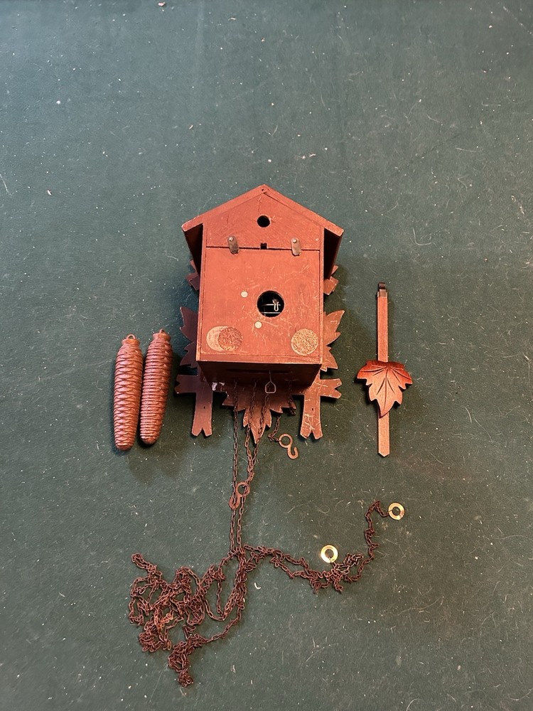 VINTAGE GERMAN CUCKOO CLOCK -RUNS