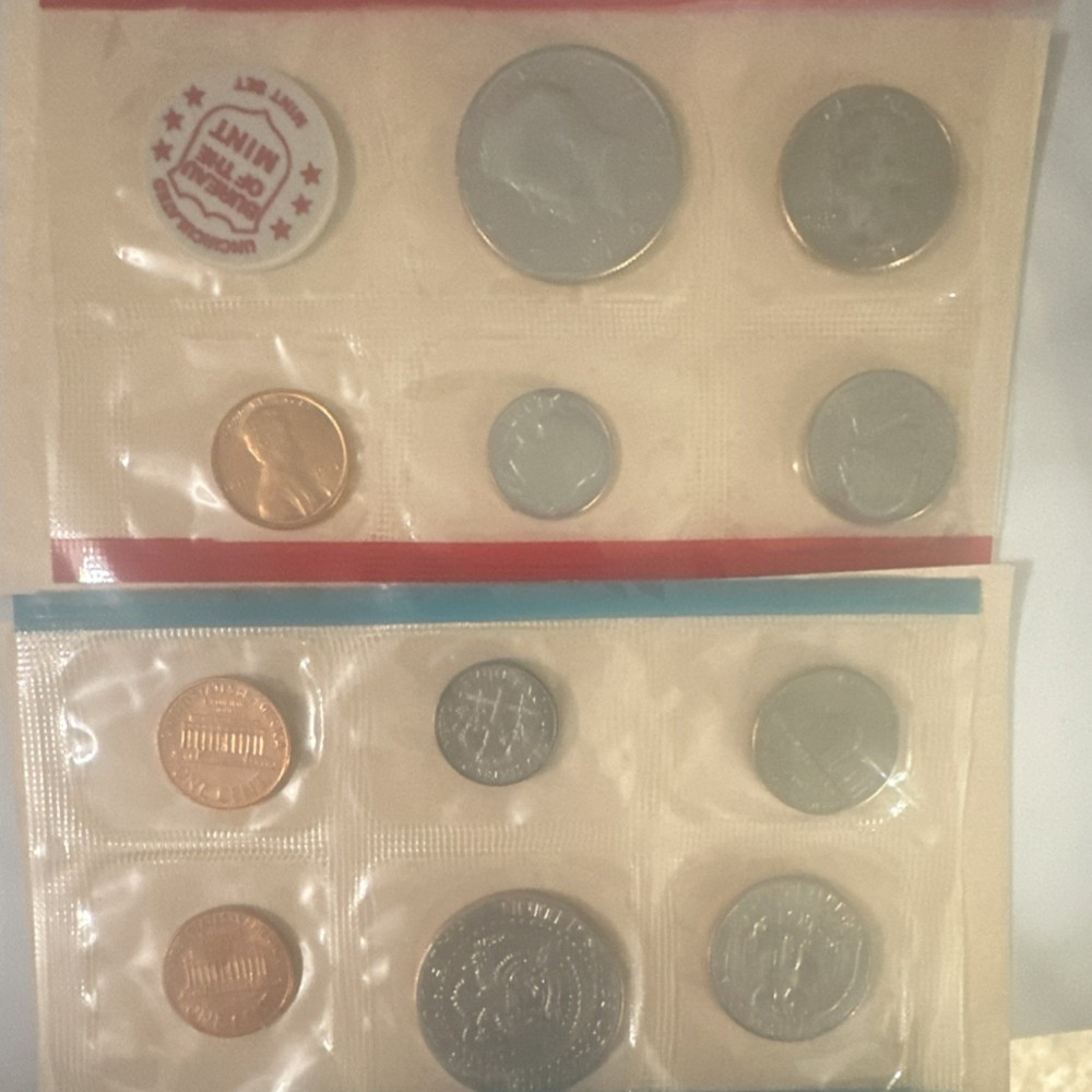U.S. Mint Uncirculated Multicolor Coin Set with Complete Original Packaging