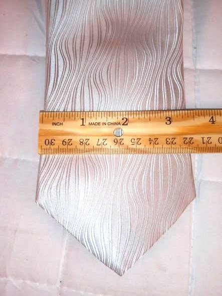 Covington Tie Mens One Size Silver Textured Wave Pattern Necktie Formal
