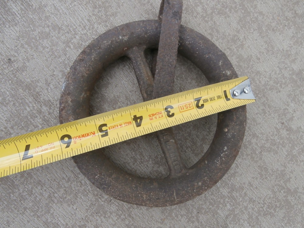 Vintage Cast Iron Ridge Pidge Pulley