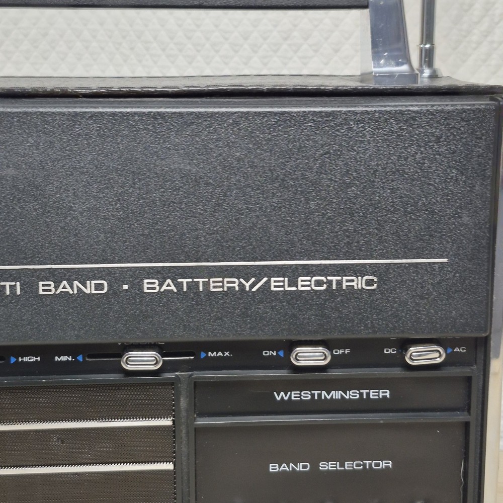 Vintage 70's 1425 Westminster Solid state World Time Ham operators multiband