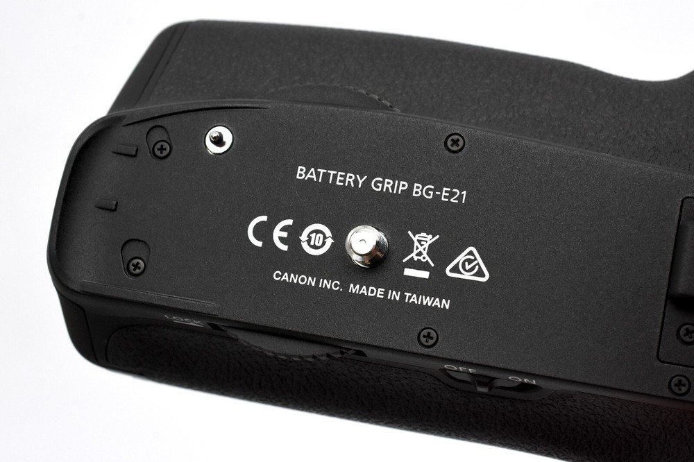 Canon BG-E21 Battery Grip - MINT