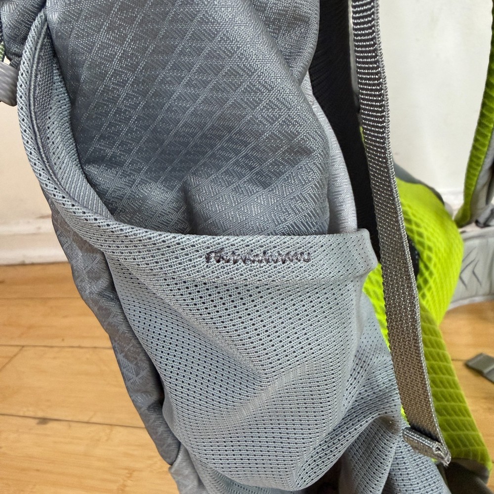 The North Face Banchee 35 Hiking Backpack – Green/Gray