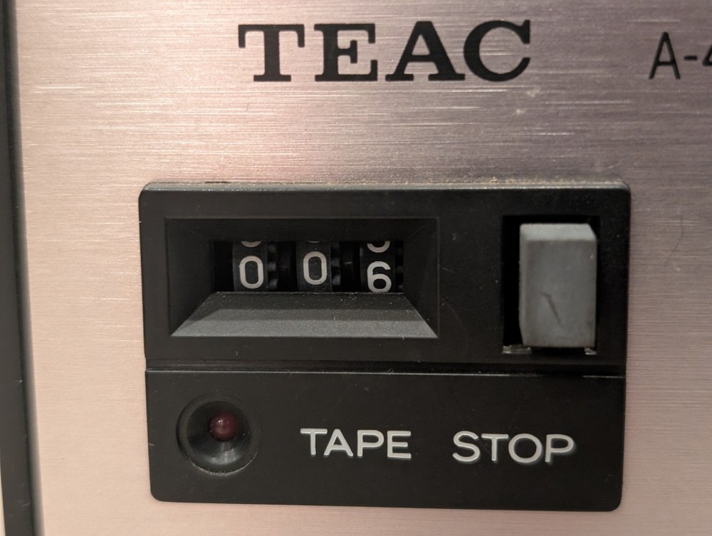 Teac A-400 Stereo Cassette Deck - POWERS ON & RUNS - AUDIO OUTPUT NOT TESTED