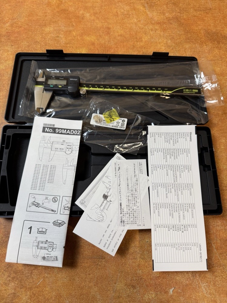 Mitutoyo Absolute Digital Calipers with Plastic Case, CD-8"AX, 500-172-30