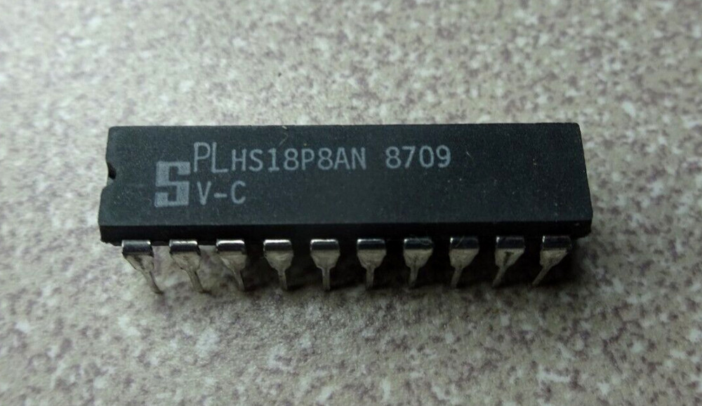 PLHS18P8AN, Programmable Array Logic, DIP IC