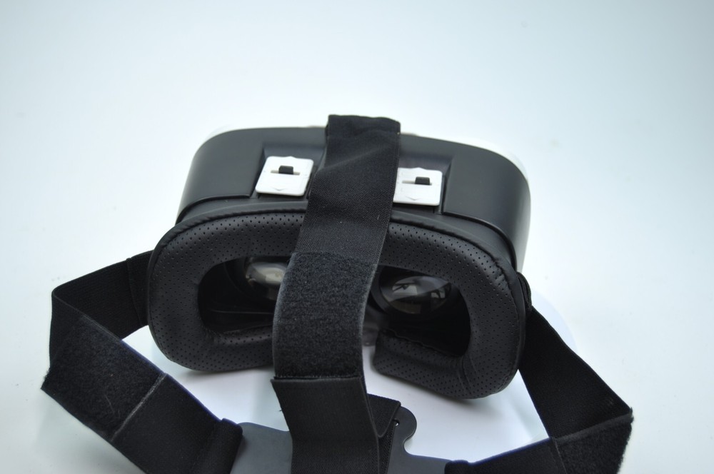 ONN Virtual Reality Smartphone Headset White Open Box Gr8 Condition