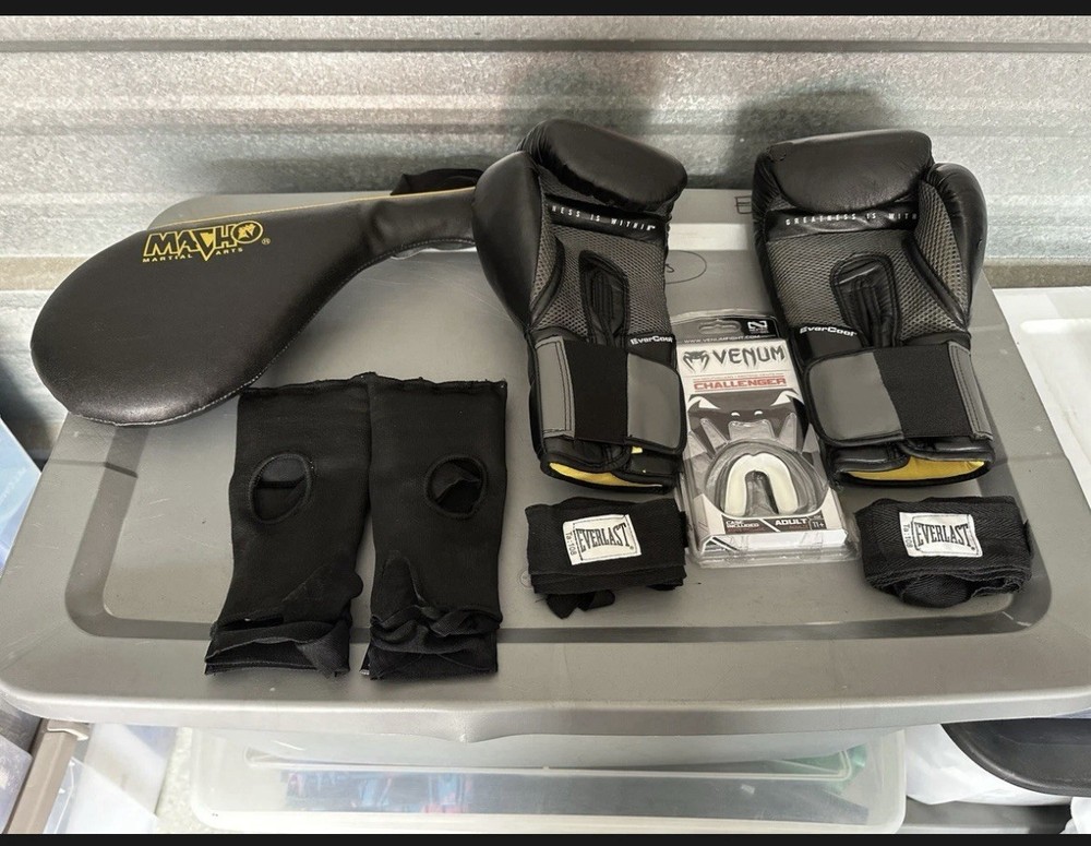 Boxing Accessories: gloves, wraps, pad, mouthguard