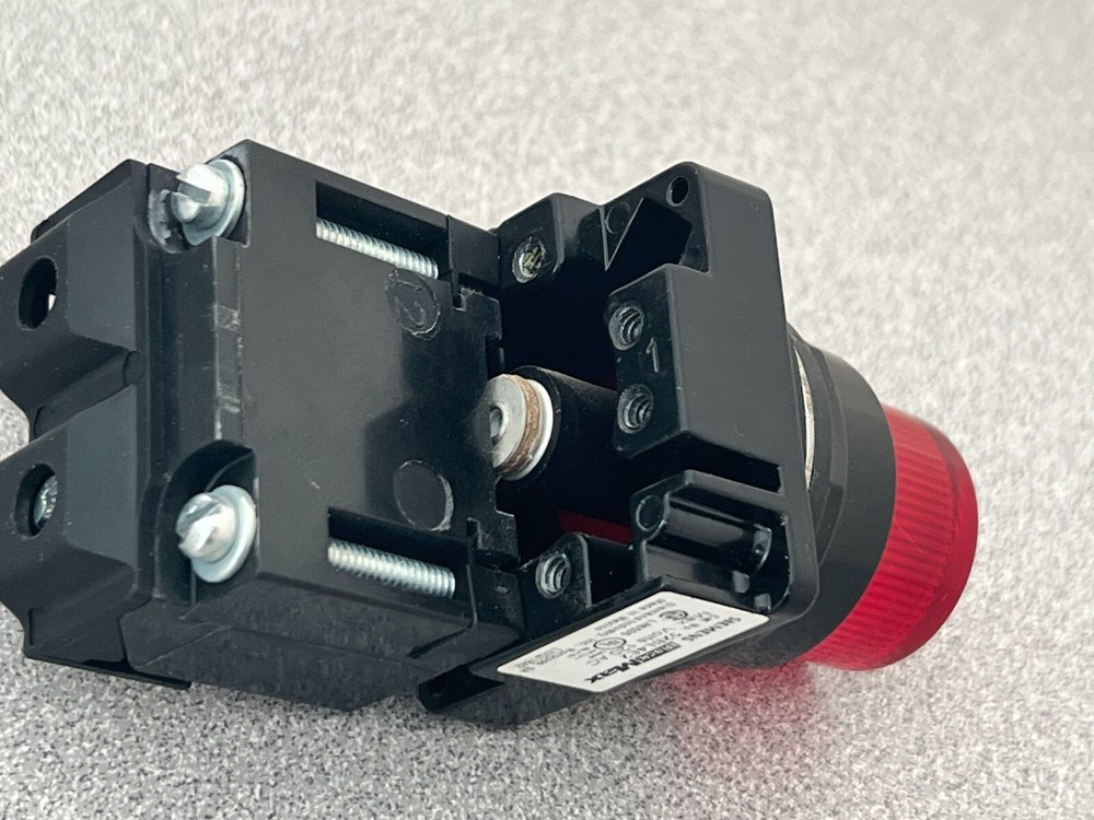Siemens 52BL4E2 BlackMax Pilot Light-30mm Red Indicator-120V AC/DC-NEMA 4X
