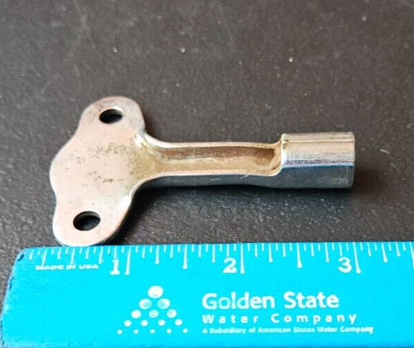 PP LOG LIGHTER. METAL KEY.