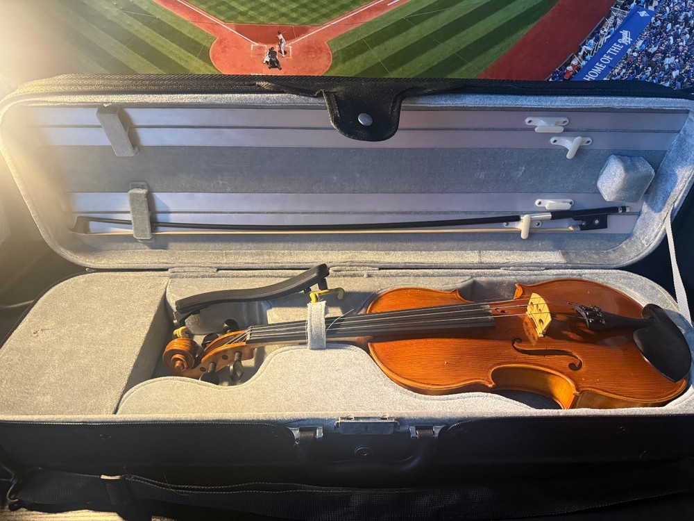 Maple leaf strings Model 130 4/4 Violin Used.